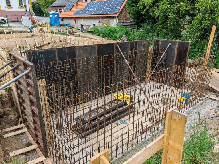 GSR Bau Pécs- gépi földmunka, kőműves munkák, épületbontás, generálkivitelezés, Pécsett és környékén.