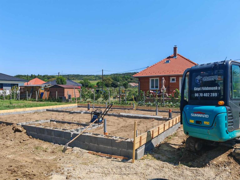 Gépi földmunka és gépi tereprendezés GSR Bau Pécs- Pécsett és környékén.