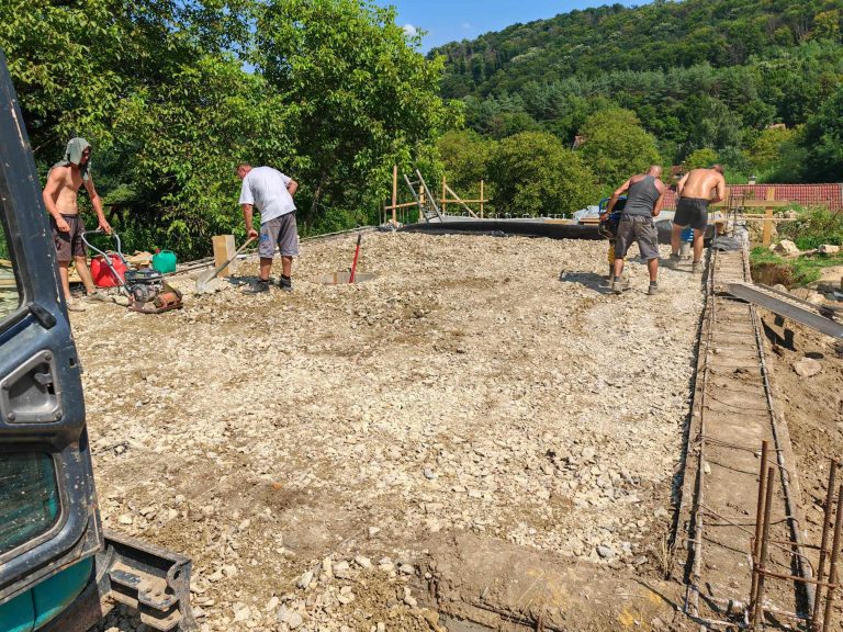 GSR Bau Pécs- gépi földmunka, kőműves munkák, épületbontás, generálkivitelezés, Pécsett és környékén.
