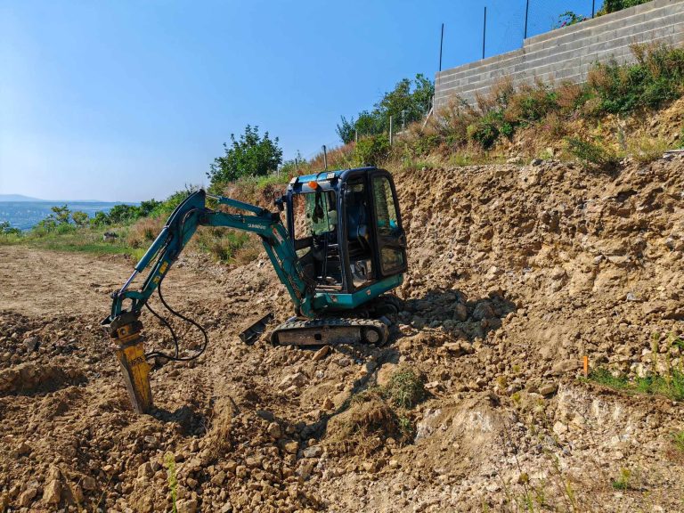 GSR Bau Pécs- gépi földmunka, kőműves munkák, épületbontás, generálkivitelezés, Pécsett és környékén.